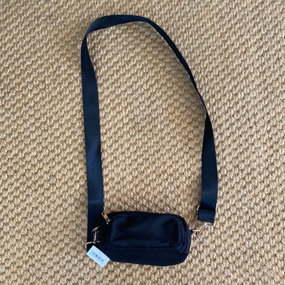 NWT Crossbody Bag with adjustable strap - two pockets - Picture 8 of 8